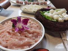 -墨居上隐·院子里火锅(峨眉店)