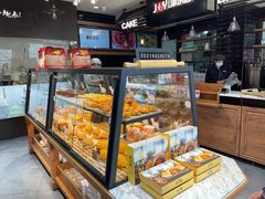 面包甜点陈列柜-津乐园(人人乐亚泰店)