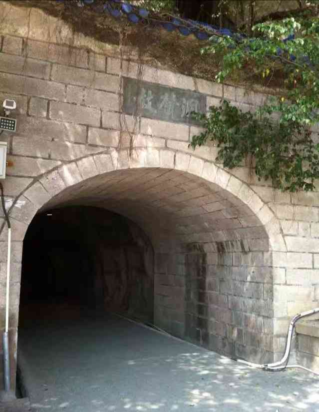 笔山公园-"笔山洞其实就是鼓浪屿上的一条交通道路,一.