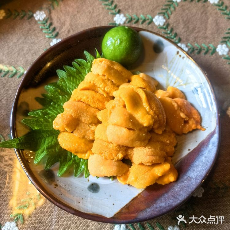 阿水的生鱼饭旗舰店是一家专注于生鱼饭的日料小店