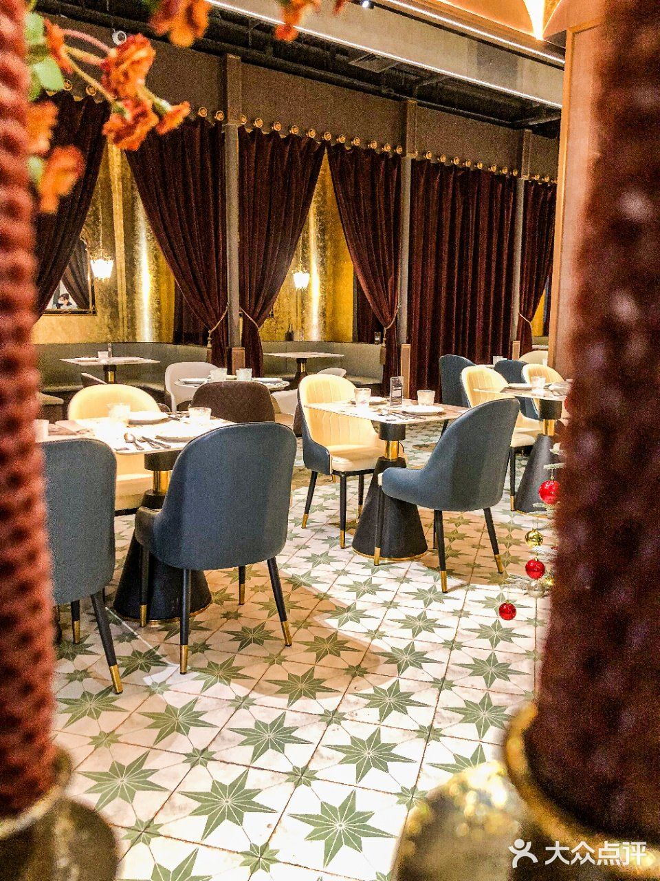 浪漫的魔女主厨西餐厅，新年约会的首选地‼️