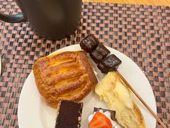 -华邑酒店·鲜艳全日自助餐厅