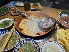 -洱火云南酸菜牛肉火锅(石景山当代商城店)