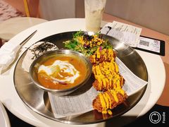 Max鸡腿配炸鱼薯条-猫儿山۰猫主题餐厅