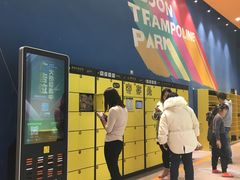 -爱蹦iBOON蹦床运动馆(江汉店)