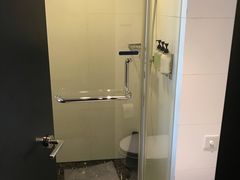 -桔子酒店(上海西藏北路地铁站店)