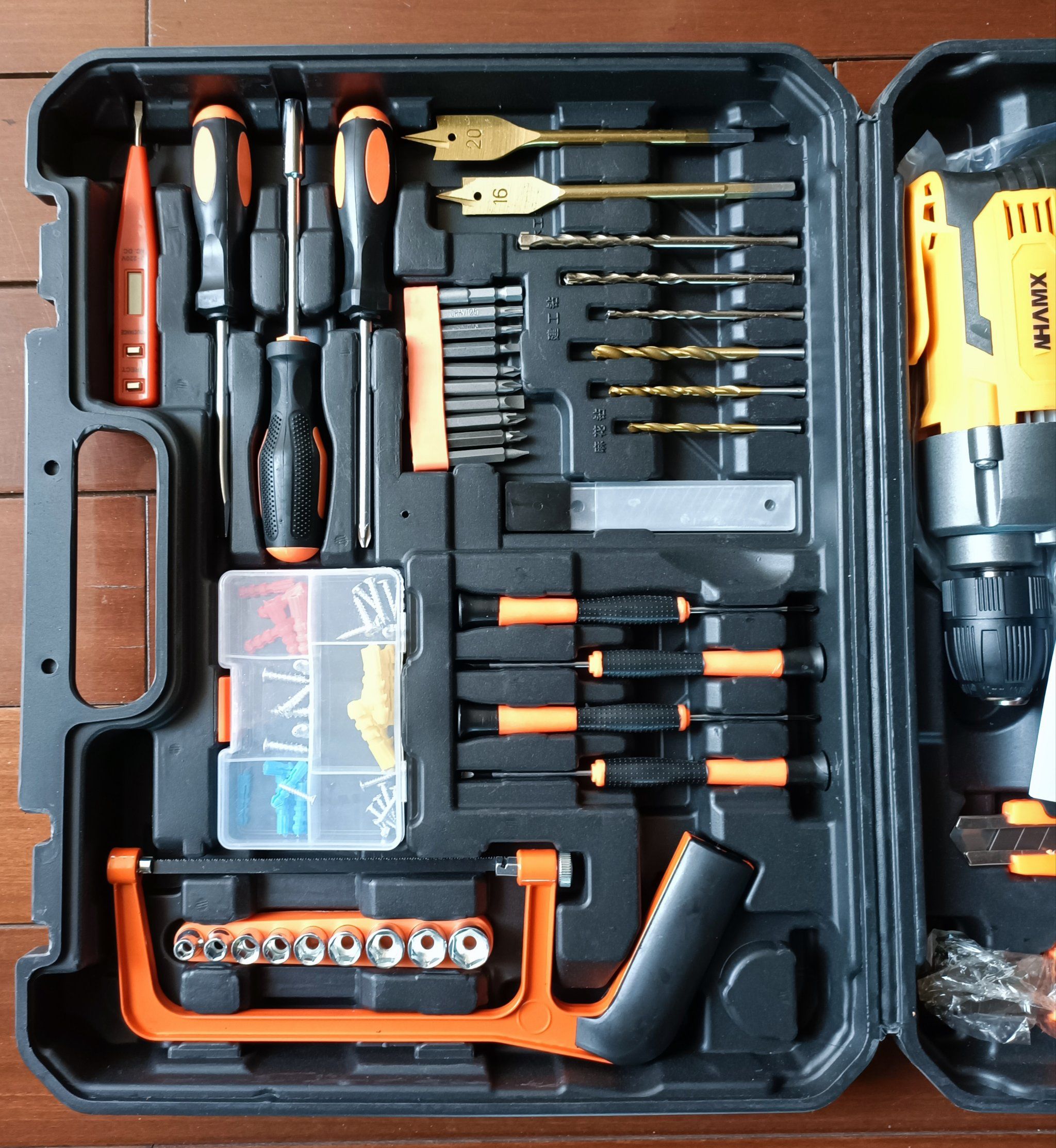 买了一套工具,里面种类很多,自己在家修修