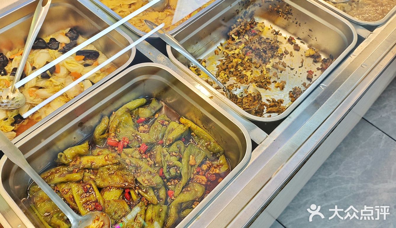 探店分享：强仔盒饭，无限量美食体验!