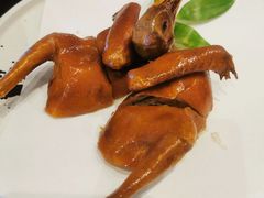 招牌脆皮乳鸽-名佳荟