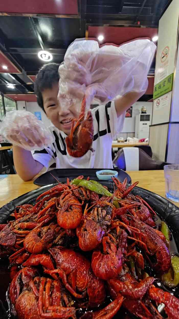 小杨龙虾馆(罗秀路店)-"这家店生意超好 人超多 需要订位!这.