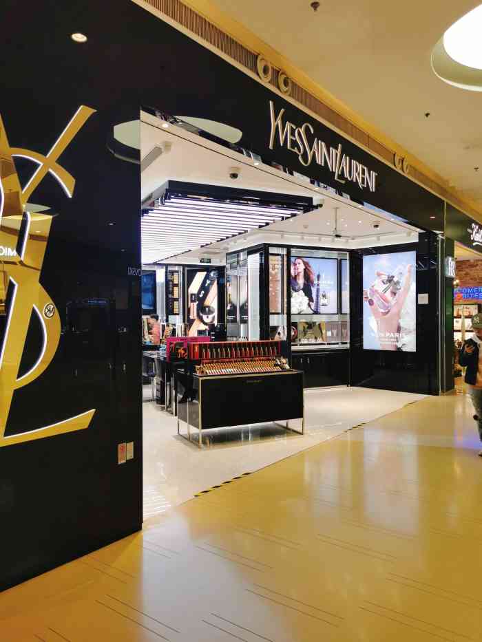 圣罗兰ysl(大悦城店)-"他们家特别火的是口红,有一阵子特别的火,.