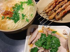 -亮亮面馆(经六路店)