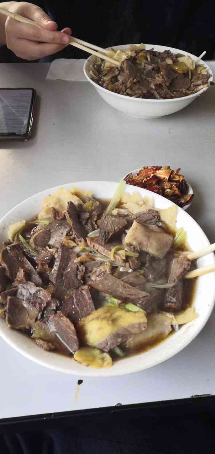 牛肉罩餅是保定.