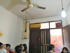 大堂-胡仁根胡记炸炸炸