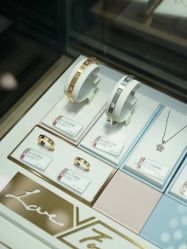 点击看大图 -六福珠寶(陈村顺联广场店)