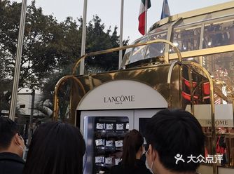 天河又一城门口兰蔻快闪活动～领小样和玫瑰花