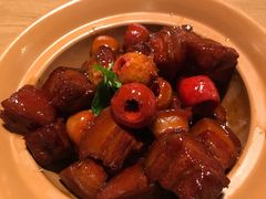 山楂红烧肉-山楂树融合菜餐厅
