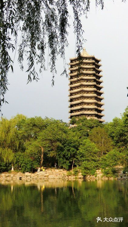 博雅塔图片