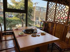 靠窗位-鸽子刘铁锅炖鱼(劲松店)