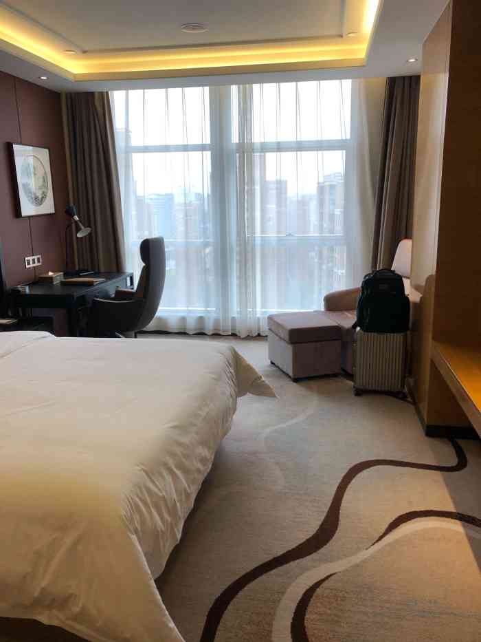 郑州易元深航国际酒店-"干净整洁,科勒洁具不错,房间大小自己住够.