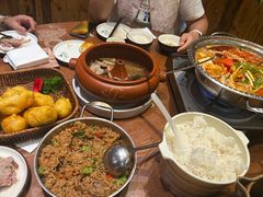 -老滇山寨•云南特色菜•地方菜•民族风情歌舞表演(金碧店)