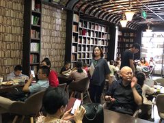 -钟书阁(松江泰晤士小镇店)