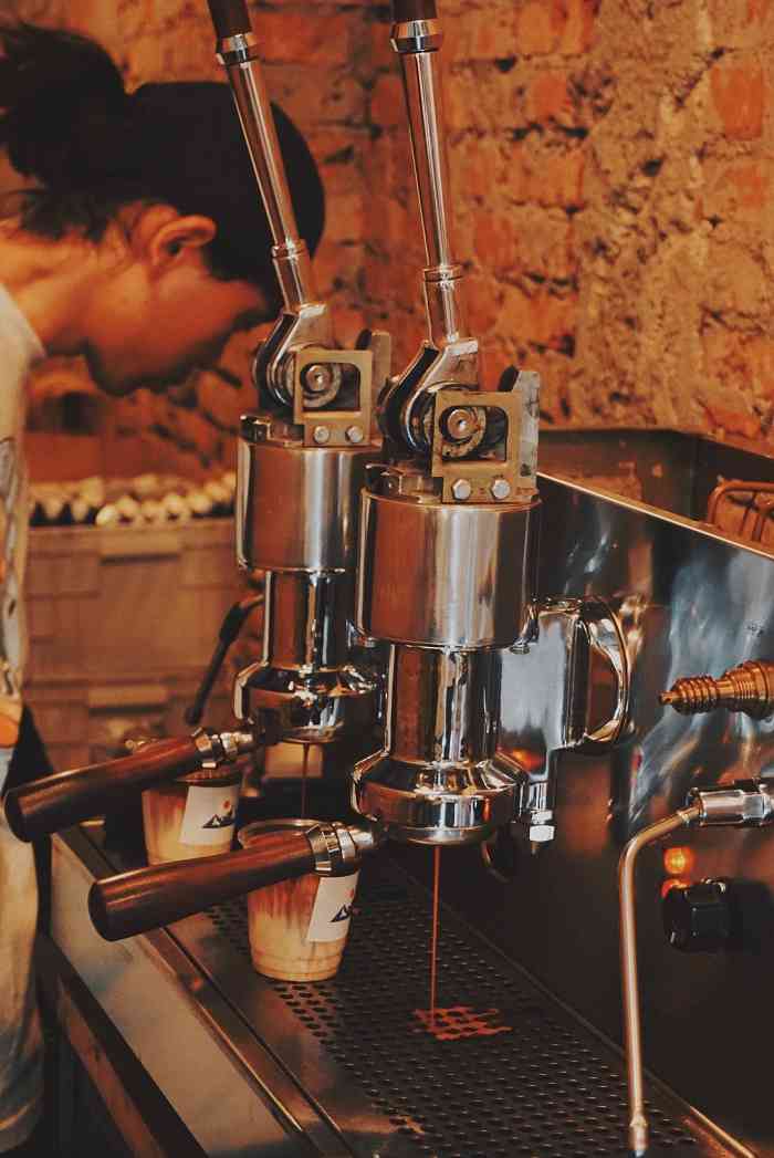 sewing machine coffee-"很早就知道缝纫机啦 93还知道老板的名字.