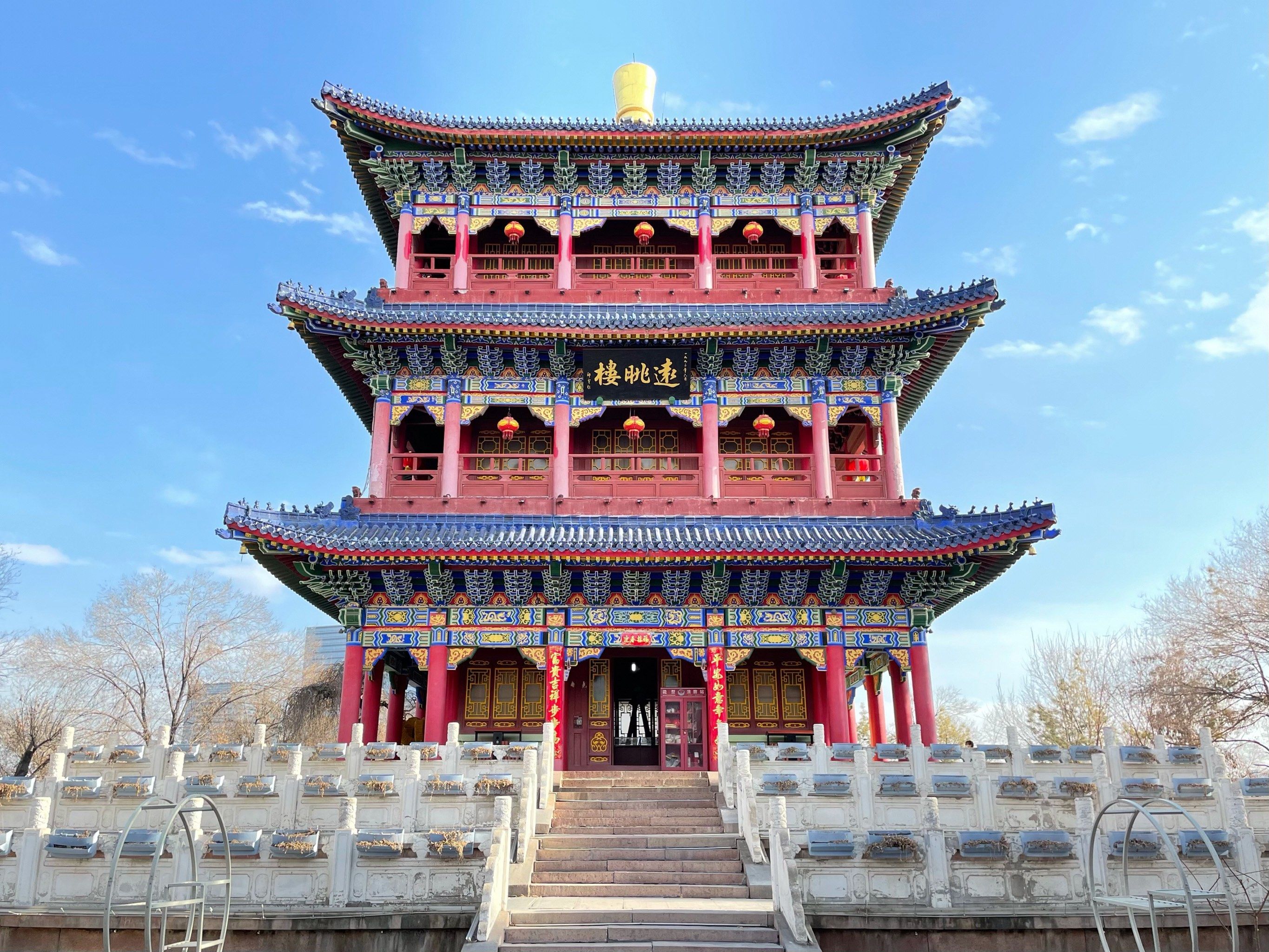 远眺楼是红山的制高点,也是登高远望市区的