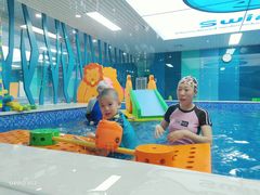 -Swim斯卫姆国际儿童游泳中心(红博中央公园店)