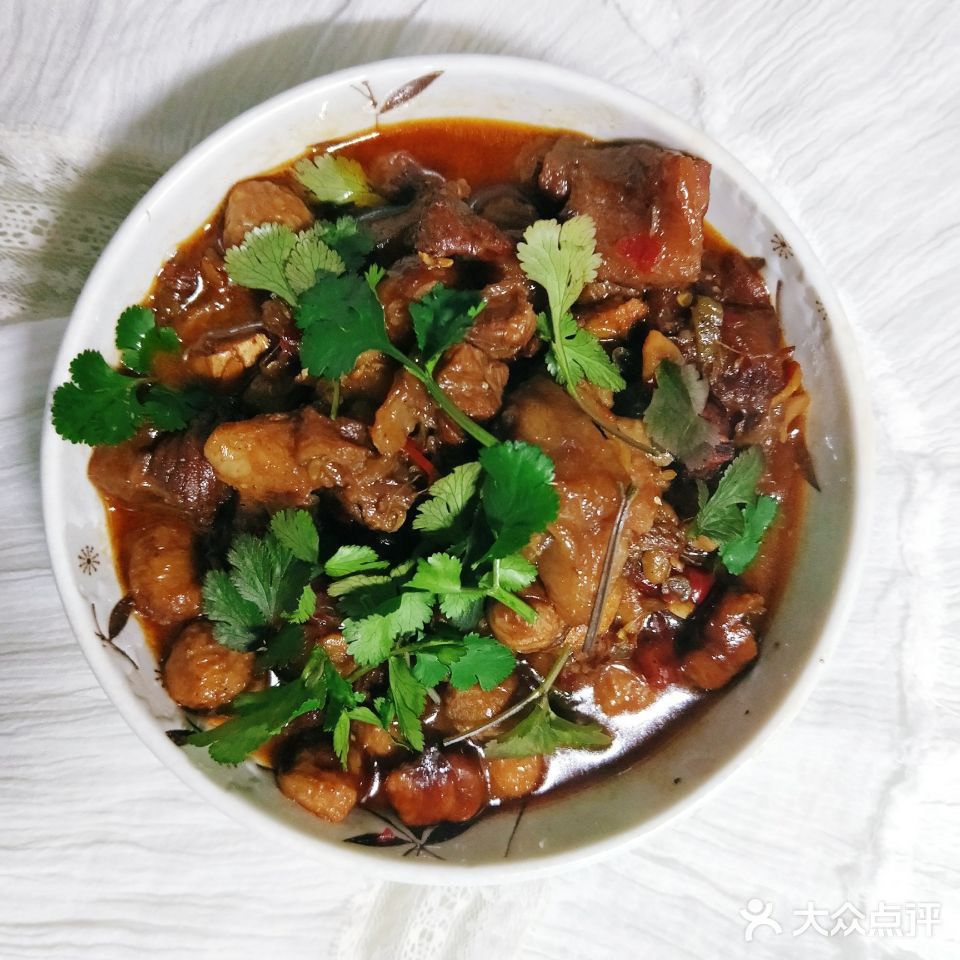 板栗烧牛肉烹饪时加上啤酒味道不摆了