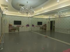 -Isee灰姑娘(龙湖狮山天街店)