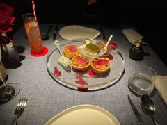 鱼子酱惠灵顿牛排三重奏-弦月窗LUNETTE BY AMANDA(复兴路店)