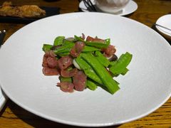 荷兰豆炒广东腊味-HOME餐厅粤菜 融合菜