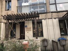 -田园东方蜜桃村的田野营地
