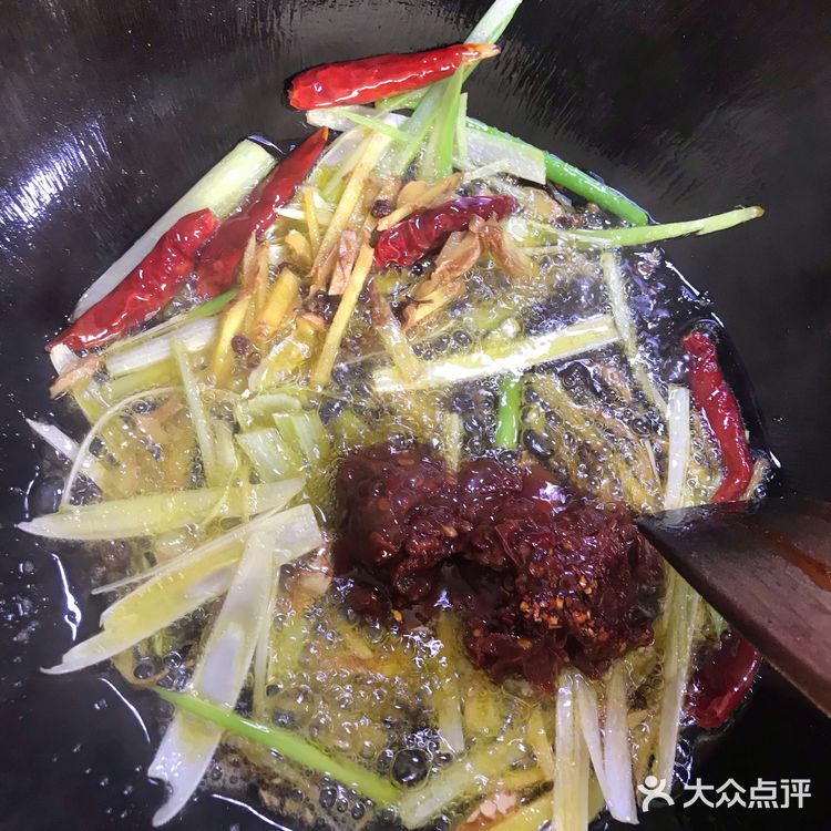 ️在家研究新菜谱。今天我们来做红烧鳝鱼