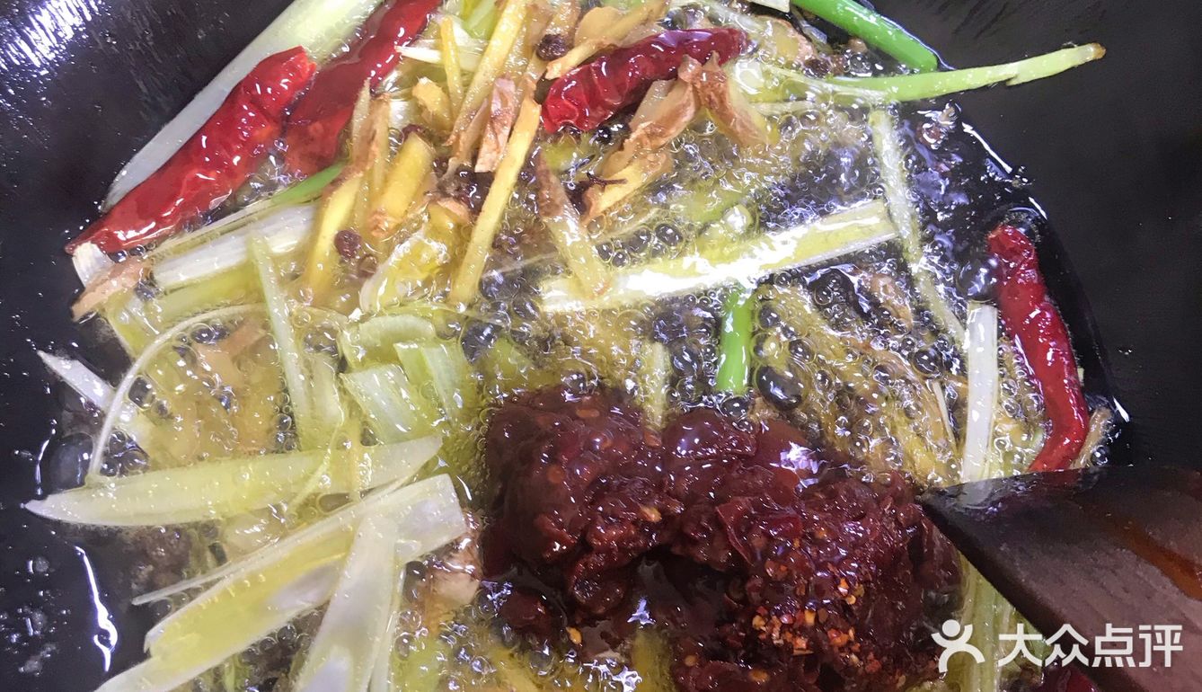 ️在家研究新菜谱。今天我们来做红烧鳝鱼