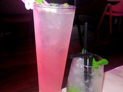 -樱花里音乐餐吧·牛扒椰子鸡(东圃店)
