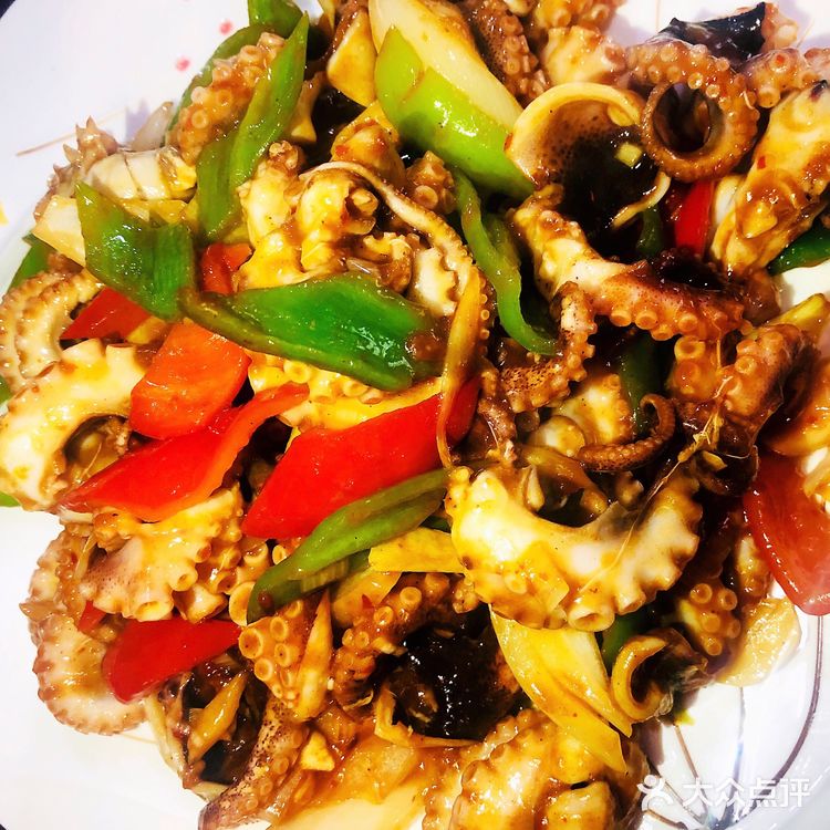 经济实惠，价位也挺亲民，海鲜非常新鲜。环境干净利索