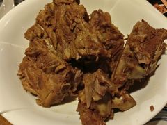 特色大铁锅烀腔骨-95号酱骨·一块豆腐(展春园西路店)