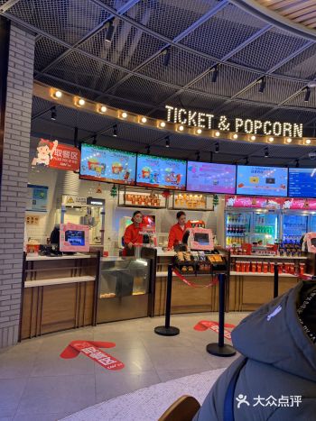 周末必须抽时间来电影院看我最爱的大黄蜂