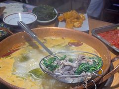 -洱火云南酸菜牛肉火锅(石景山当代商城店)