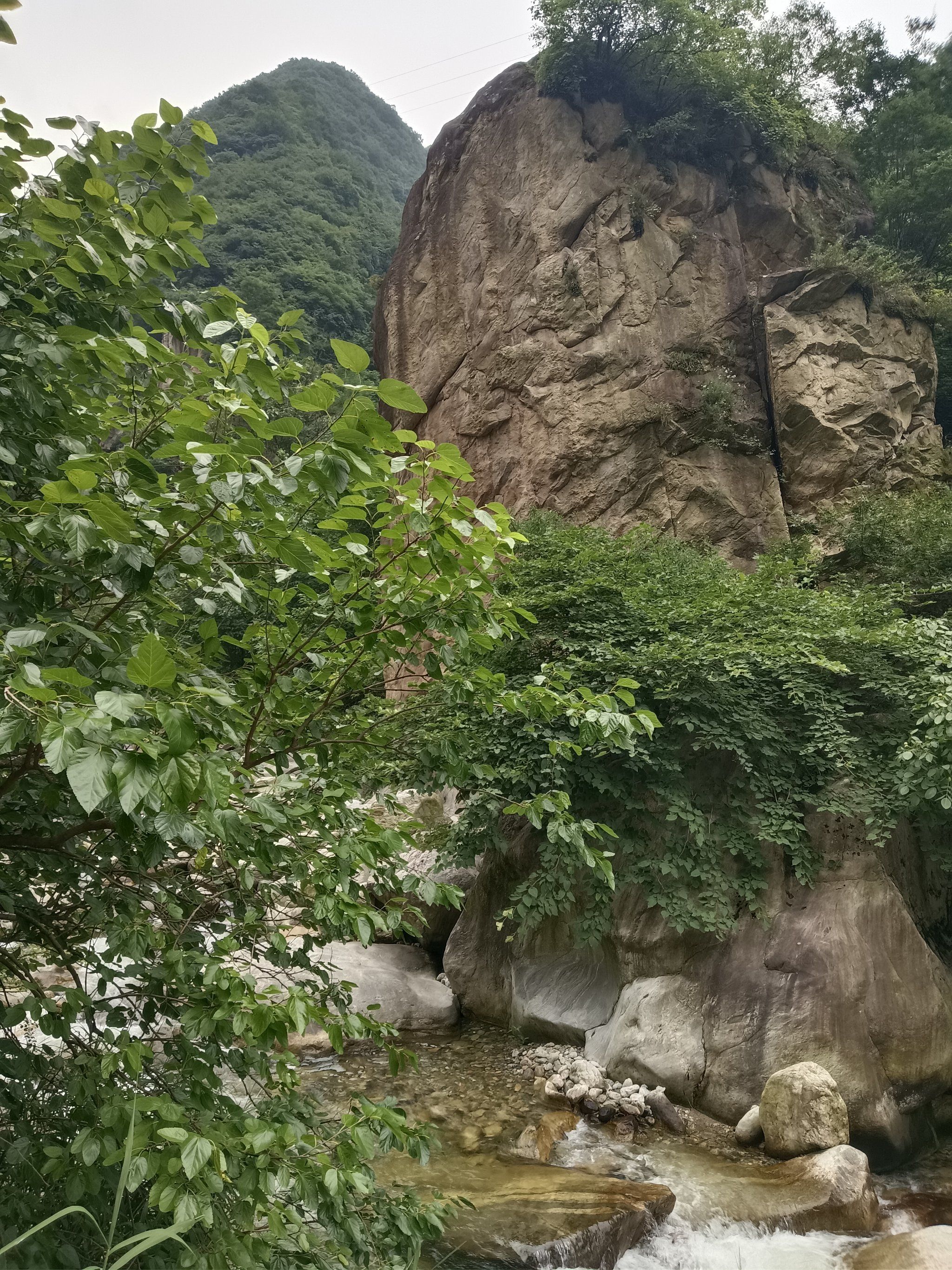 96大峪自然风景区位于长安区秦岭山脉,距西安市区45公里,是长安八水