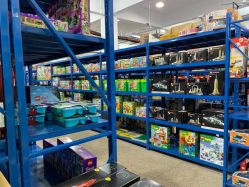 -逝水玩具折扣店