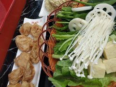青菜拼盘-潮汕美牛肉丸火锅店(天宁寺店)
