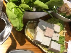 -野山舂·贵州现舂酸汤火锅(鸿通城店)