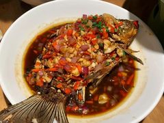 香煎鲫鱼-费大厨辣椒炒肉(万家丽一店)