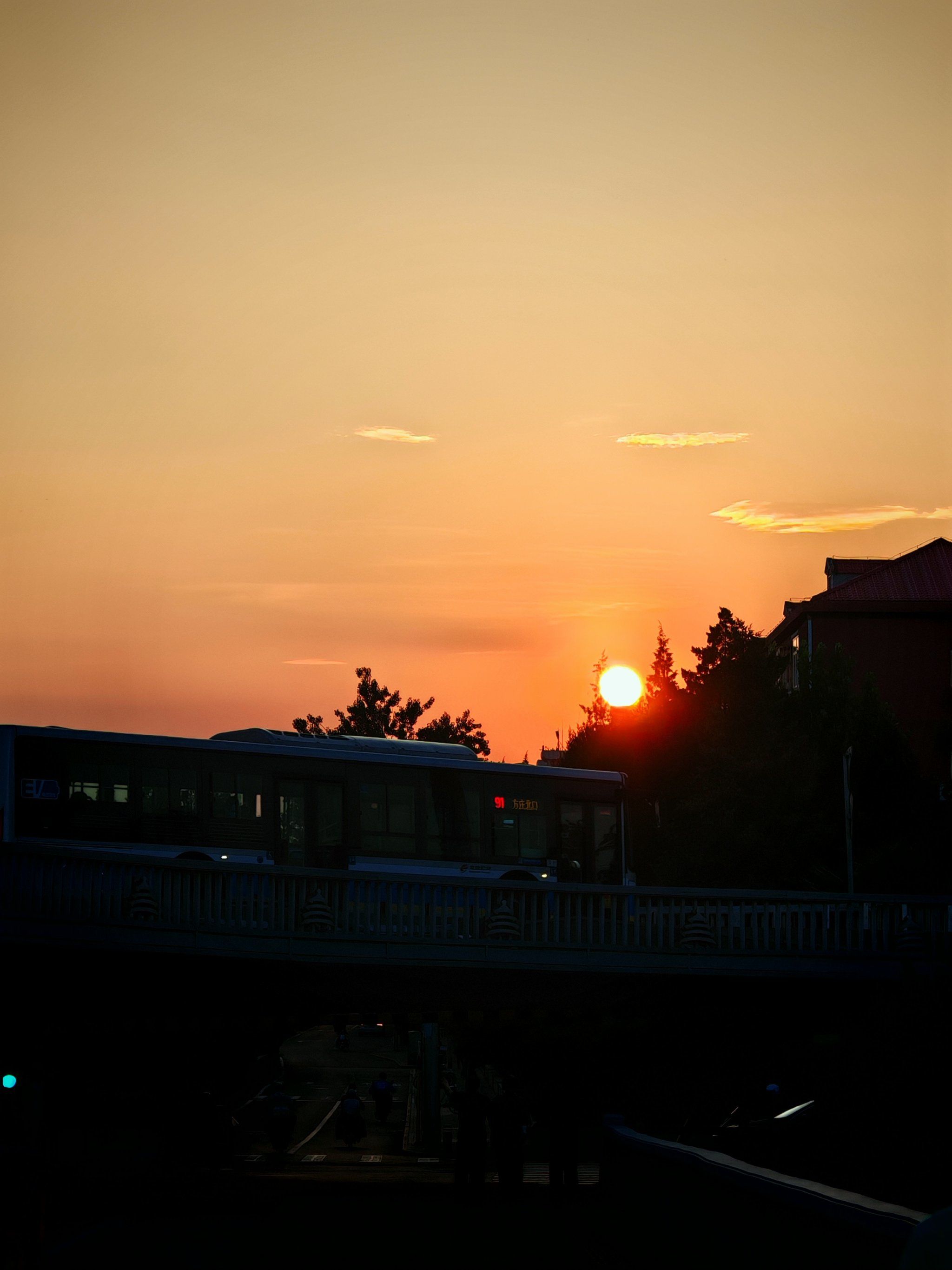 夕阳和黄昏很美,也很短暂,我们应该有珍惜