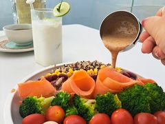 藜麦烟熏三文鱼沙拉-又见止间·日落海景餐厅(六月海店)