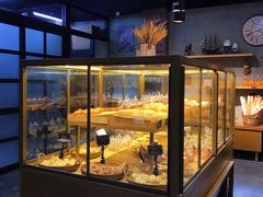 面包甜点陈列柜-啊噗吐呦现场烘焙(麦凯乐店)