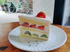 晴王草莓鲜奶蛋糕-猫里有甜